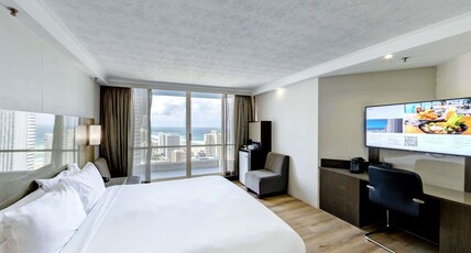 Novotel Surfers Paradise Room Type - Ocean View Executive Spa Room, 1 King Bed