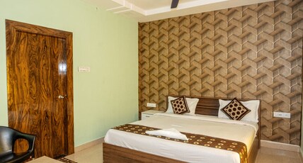 Mangalam Inn Room Type - AC DOUBLE BED DELUXE