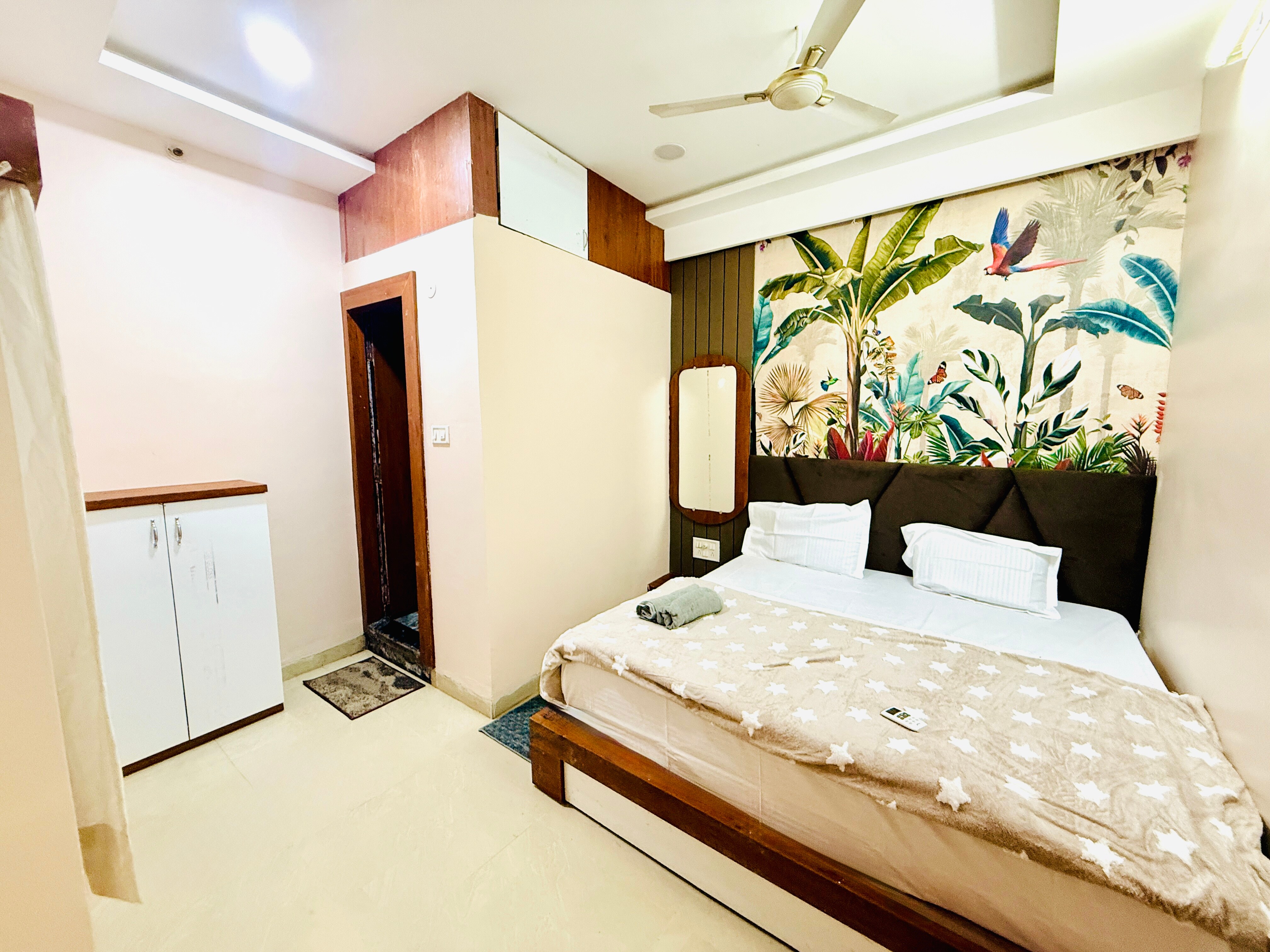 Maheshwar's Stay - Tap to explore photos