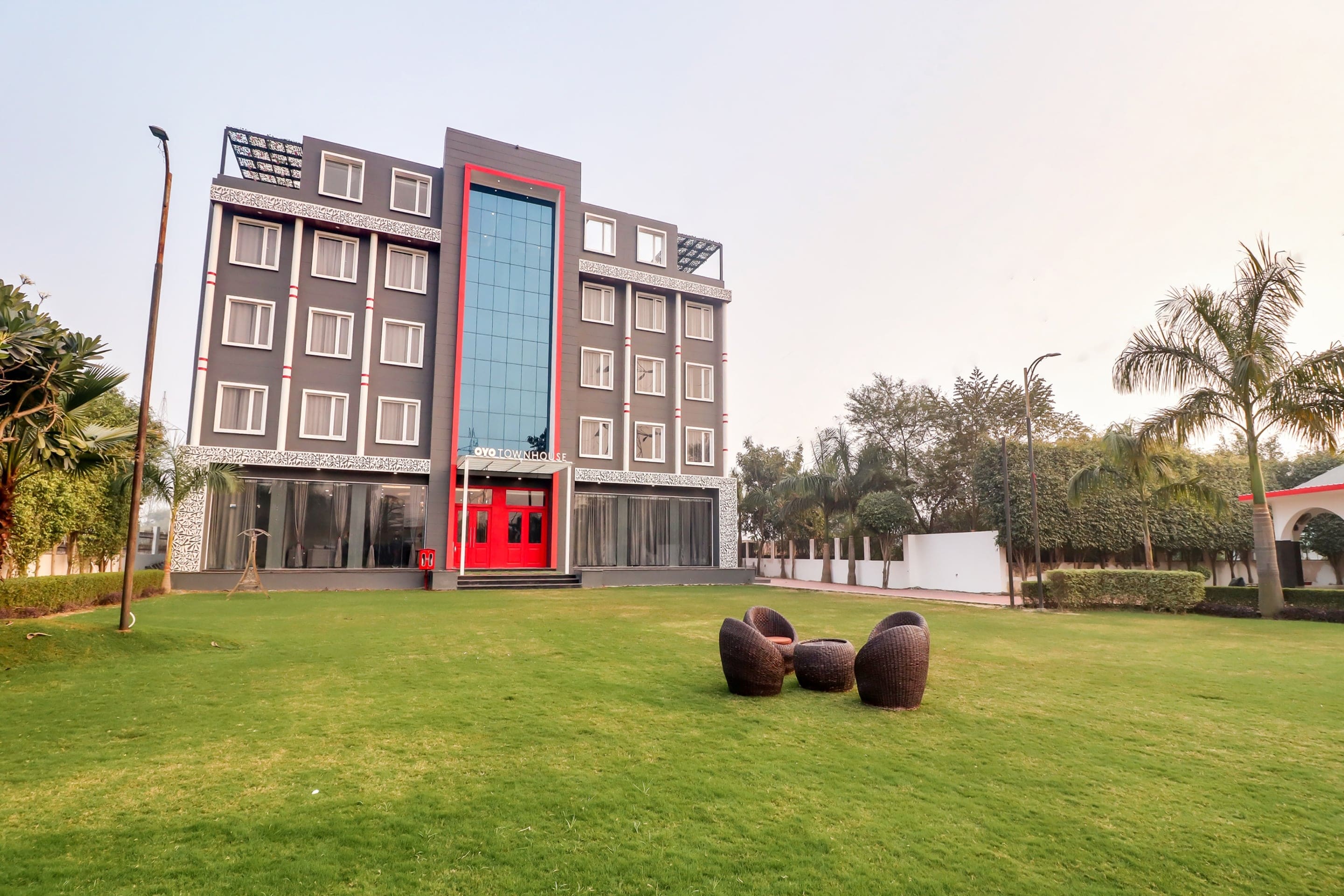 Super Townhouse Jashn - Tap to explore photos