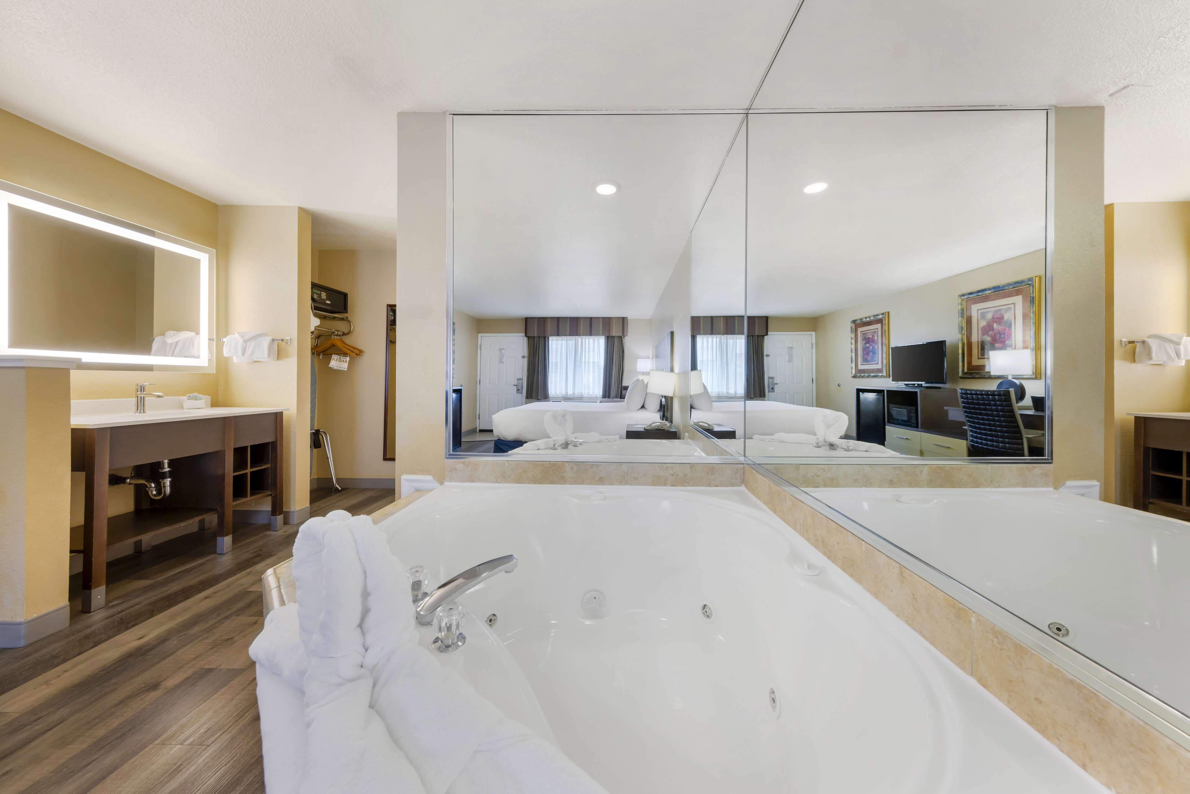 Best Western Fallon Inn & Suites - Tap to explore photos
