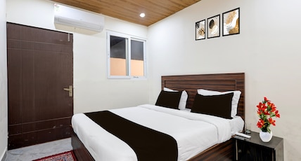 Hotel O Uttaranchal University Dehradun Room Type - Super Deluxe Room Hotel O Uttaranchal University Dehradun Room Type - Super Deluxe Room
