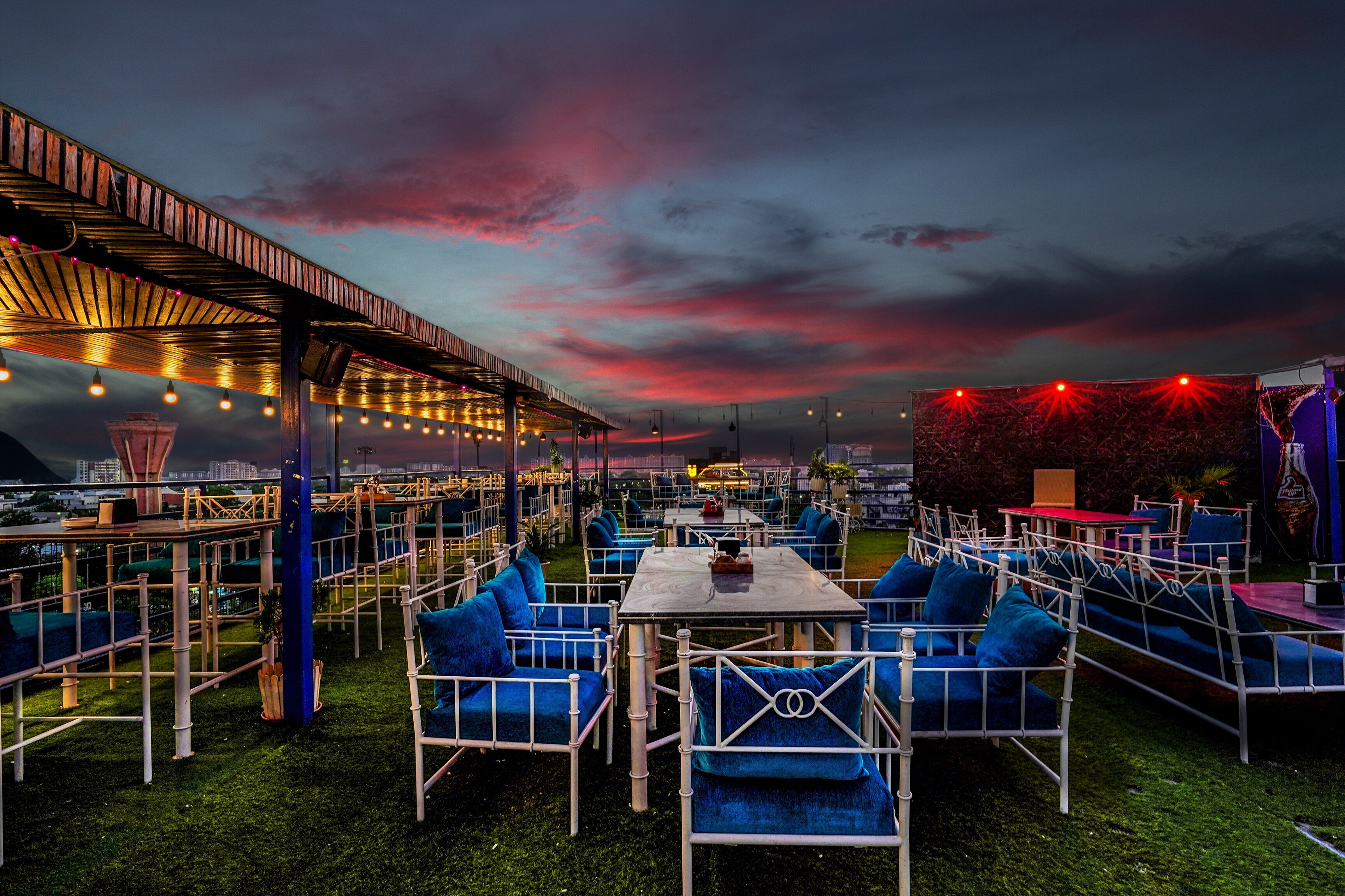 Palette - Kaki Hotel - Tap to explore photos