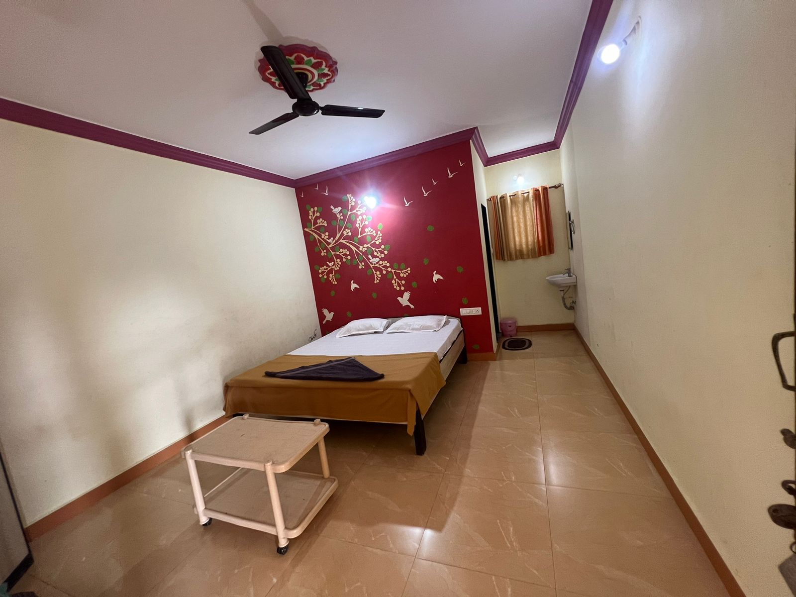 Shree Savli Guest House - Tap to explore photos