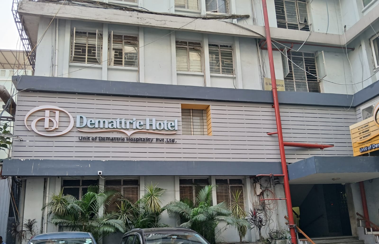 Demattrie Hotel - Tap to explore photos