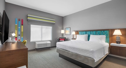 Hampton Inn & Suites by Hilton Bakersfield Central Room Type - 1 KING MICROWV FRIDGE