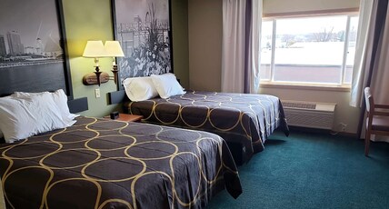 Super 8 by Wyndham Berlin WI Room Type - 2 Queen Beds, Non-Smoking