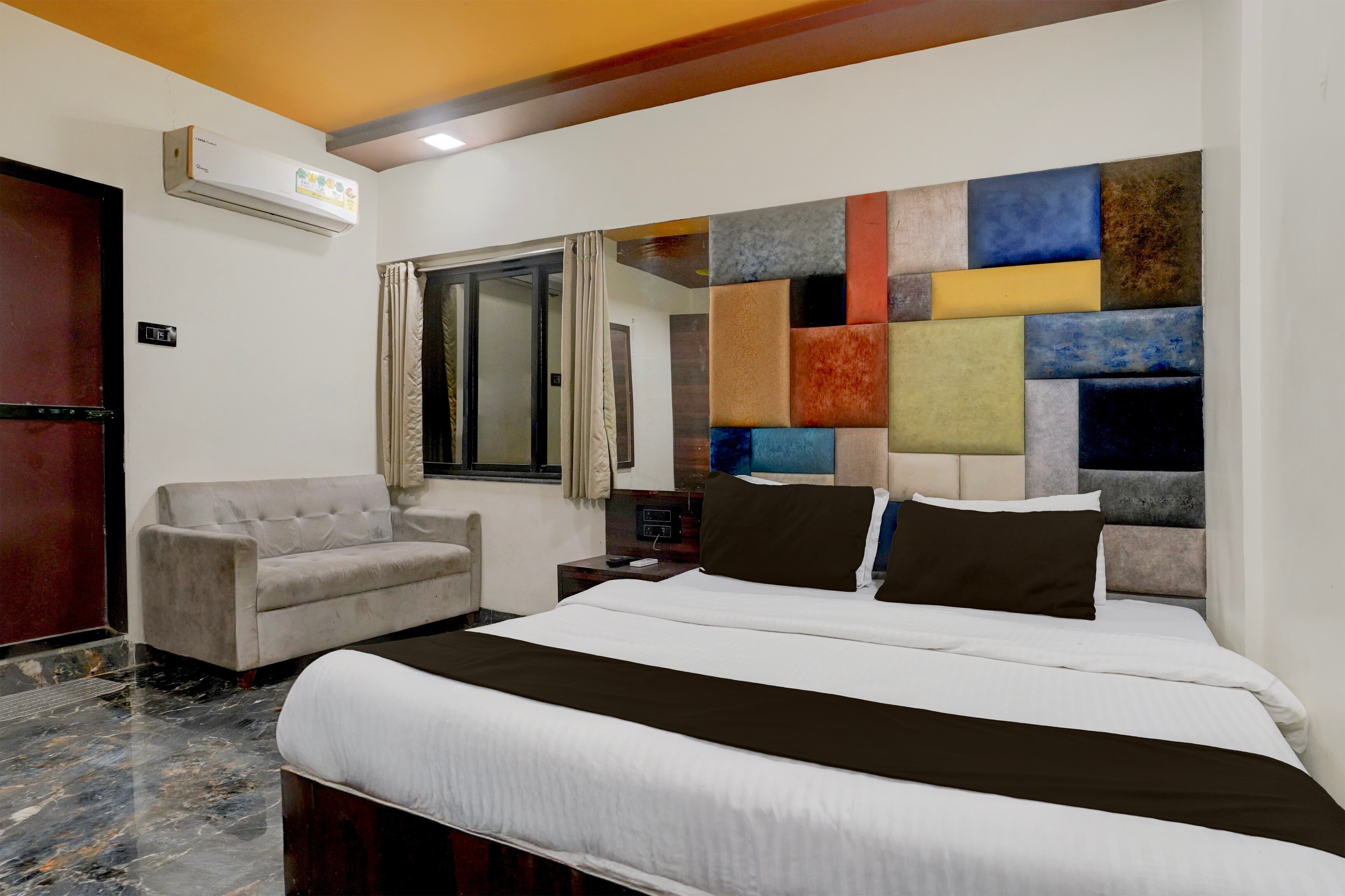 Hotel O Versova Inn - Tap to explore photos