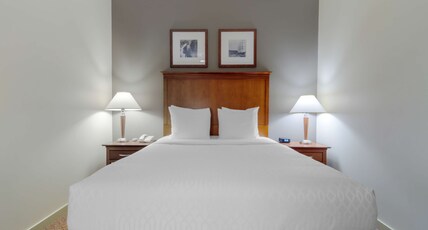 Best Western Plus Chemainus Inn Room Type - Suite-1 King Bed, Non-Smoking, Sofabed, Balcony, Kitchenette, High Speed Internet Access, Full Break Best Western Plus Chemainus Inn Room Type - Suite-1 King Bed, Non-Smoking, Sofabed, Balcony, Kitchenette, High Speed Internet Access, Full Break