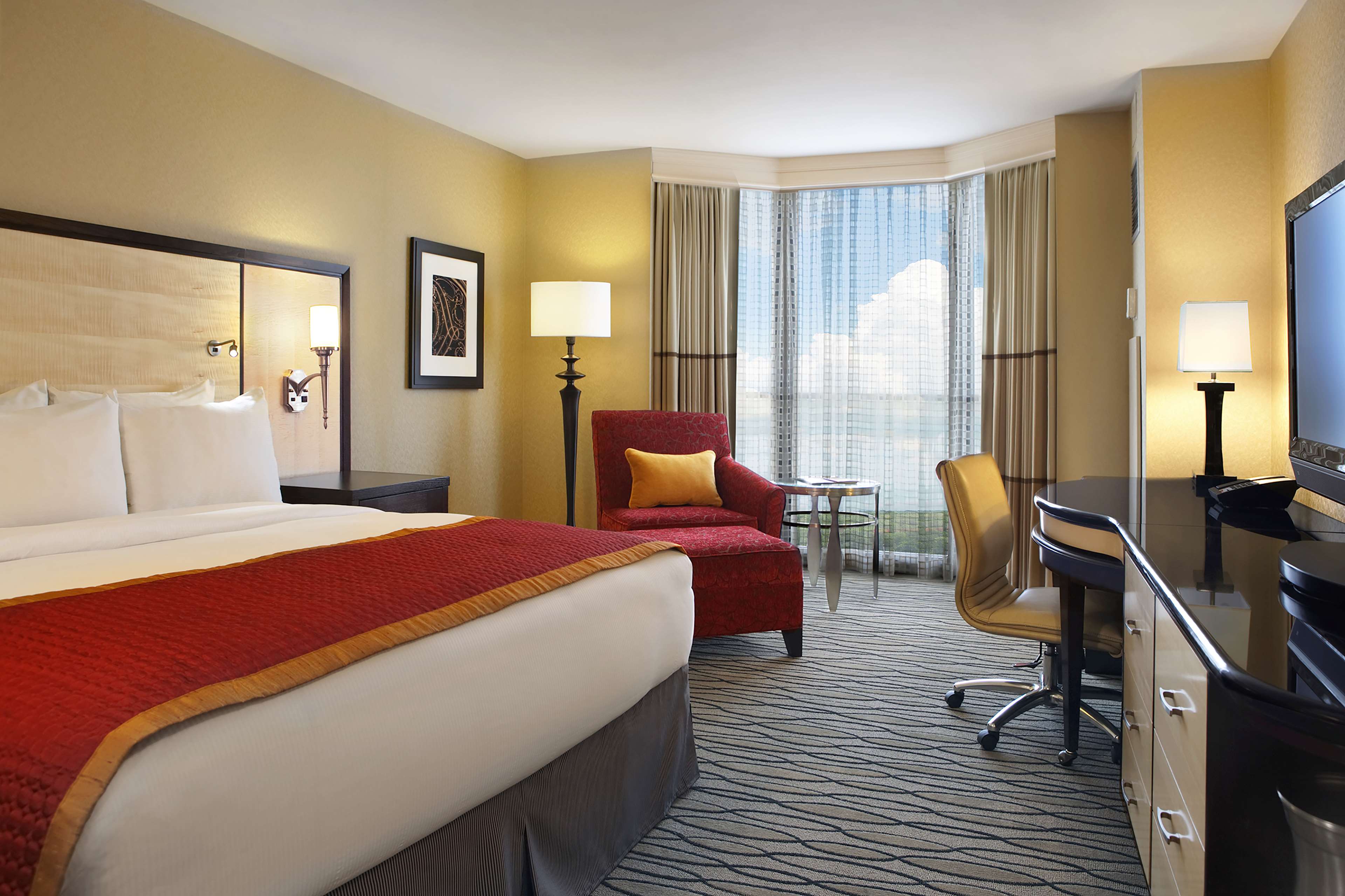 Hilton Rosemont Chicago O'Hare - Tap to explore photos