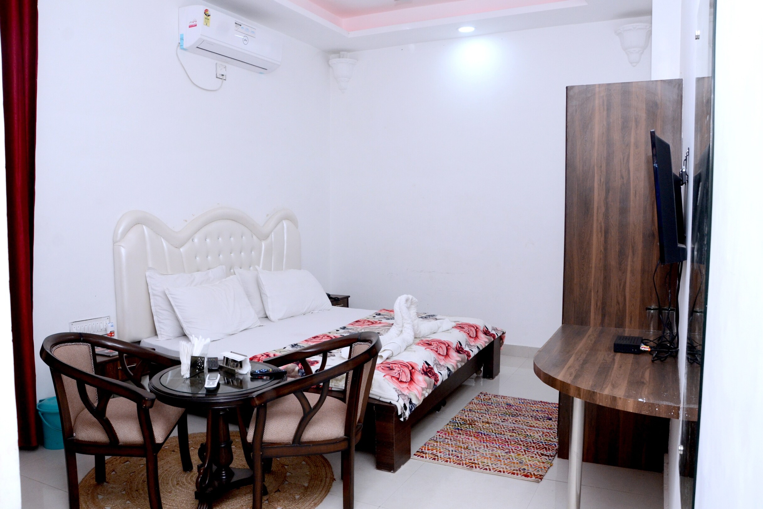 Hotel Pratap Regal - Tap to explore photos