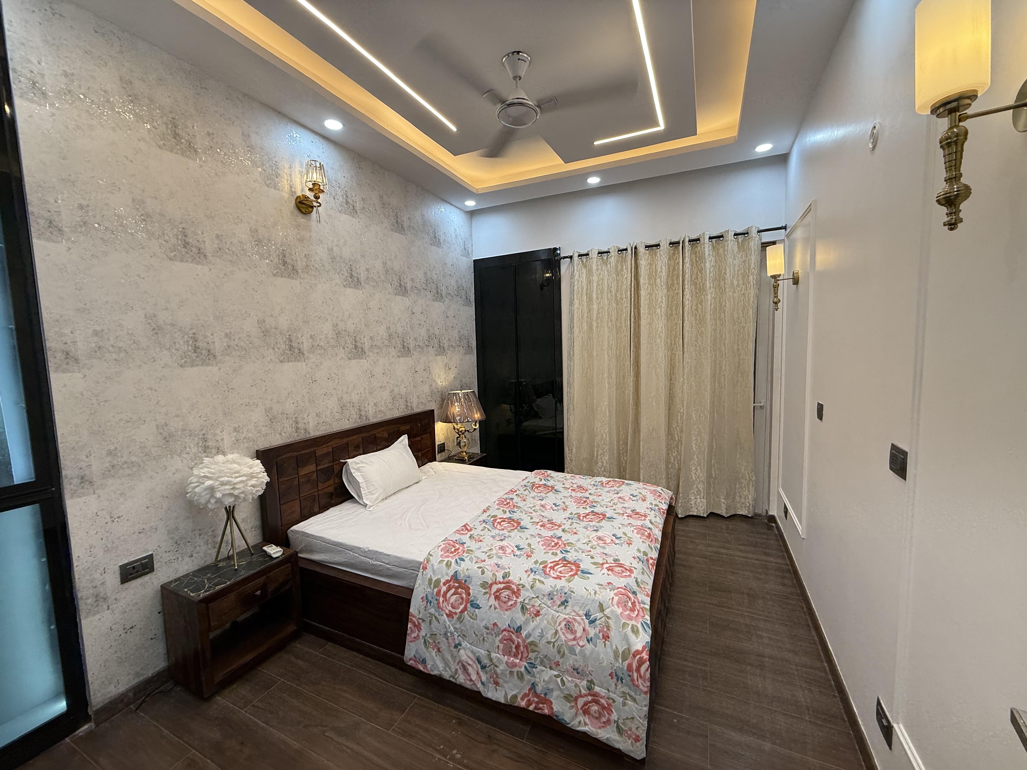 3 BHK High Rise Flat in Noida Supernova - Tap to explore photos