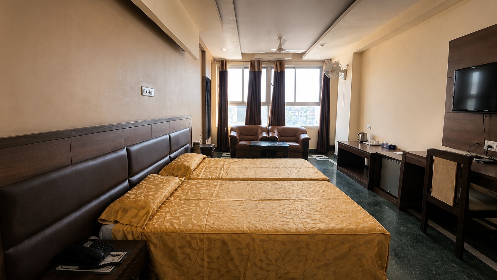 Hotel Gomti - Tap to explore photos