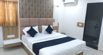 Hotel Bhavya Palace Room Type - AC Deluxe Room