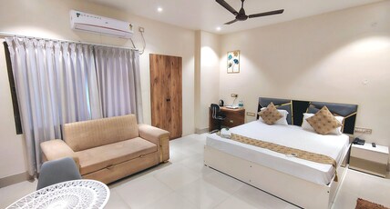 Happy Villa Regency Room Type - BUSINESS KING DELUXE AC