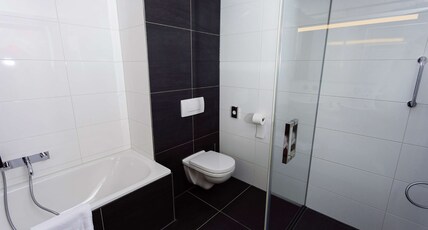 DoubleTree by Hilton Royal Parc Soestduinen Room Type - SUPERIOR KING ROOM SOFABED