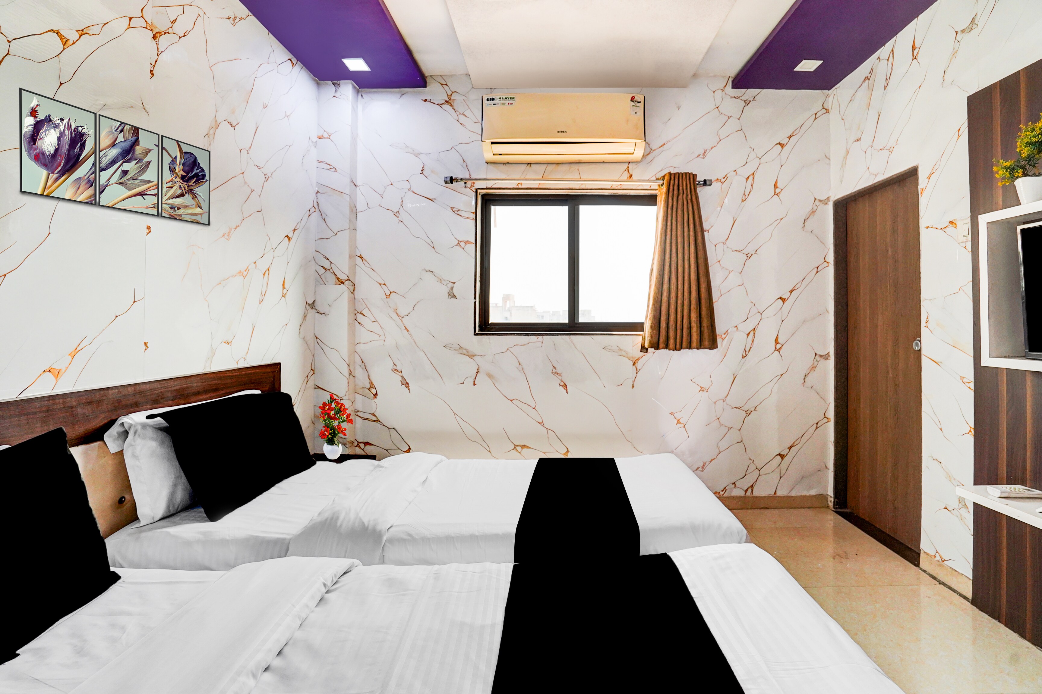 Collection O Isanpur BRTS Formerly Hotel Navjivan - Tap to explore photos