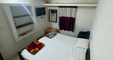 Aradhya Guest House Room Type - 113 Ac Double bed