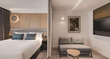 Vibe Hotel Sydney Darling Harbour Room Type - Standard Room - Queen with Balcony