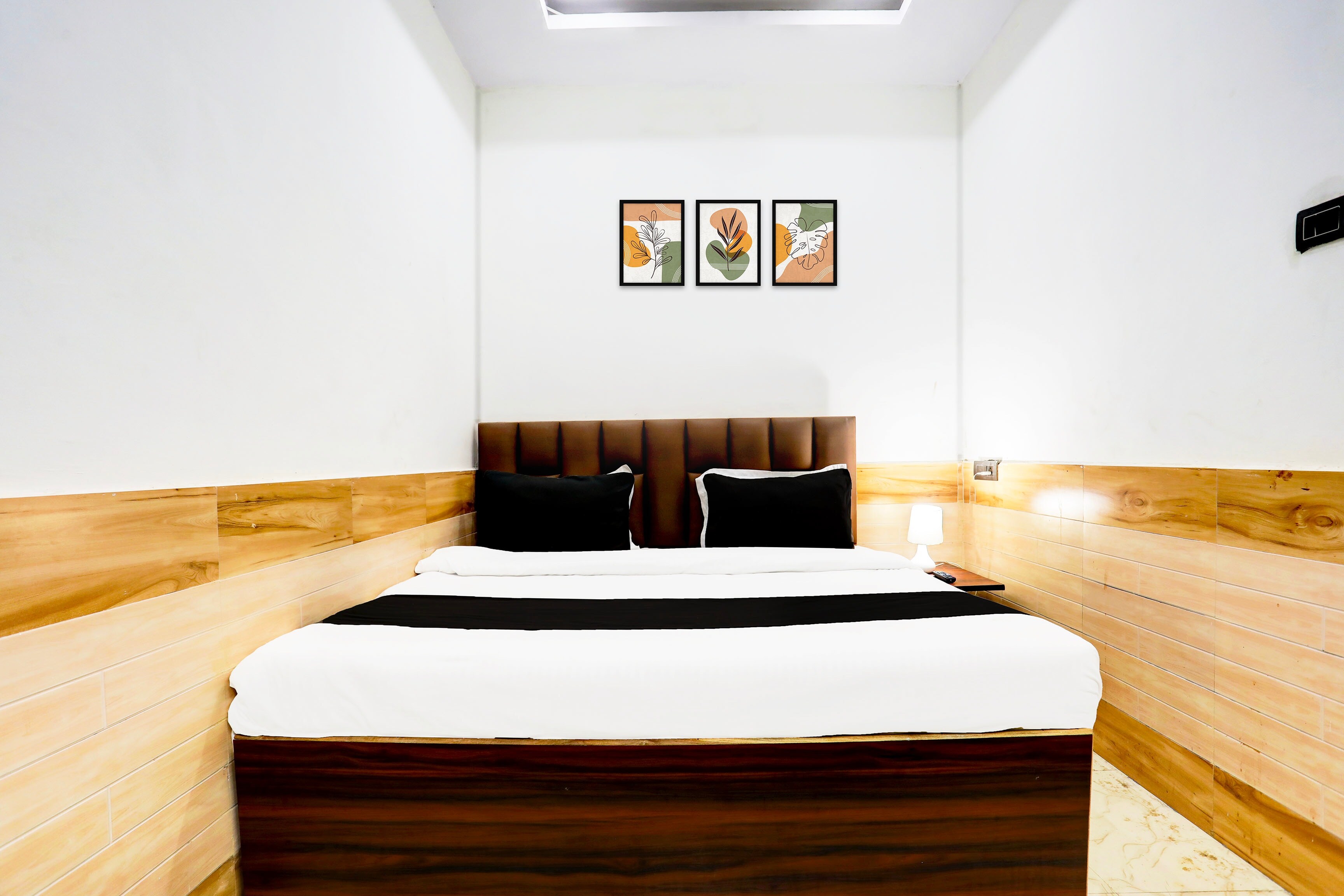 Hotel O Shri Pratap Hotel - Tap to explore photos