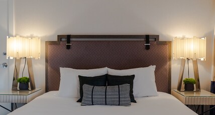 Kimpton HOTEL PALOMAR PHILADELPHIA, an IHG hotel Room Type - 1 Bedroom Suite Jetted Tub