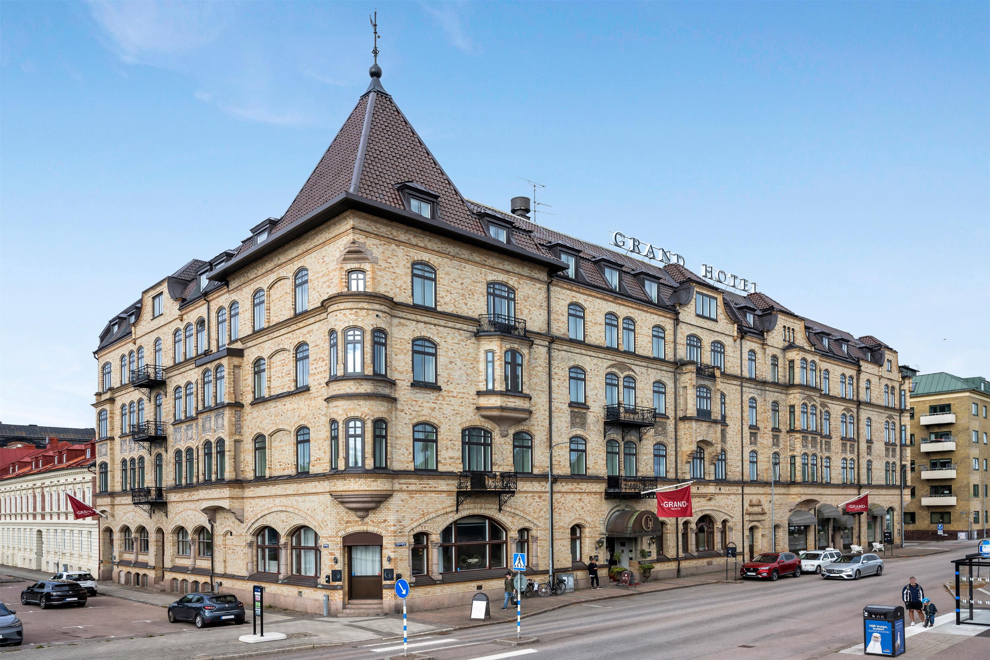 Best Western Plus Grand Hotel - Tap to explore photos