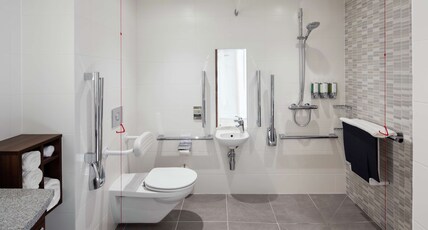 Hampton by Hilton Belfast City Centre Room Type - QUEEN ACCESSIBLE ROOM