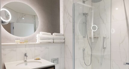 DoubleTree by Hilton London Elstree Room Type - TWO DOUBLE BEDS GUEST ROOM
