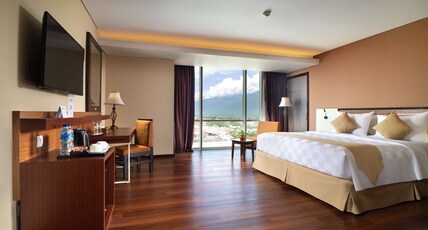 Best Western Plus Coco Palu Room Type - 1 Queen Bed, Non-Smoking, Deluxe Room, Wi-Fi, Shower Only, City View, Safe, Full Breakfast