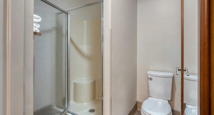 SureStay Plus Hotel by Best Western Elizabethtown Hershey Room Type - 1 King Bed, Non-Smoking, Microwave And Refrigerator, Work Desk, Wi-Fi, Full Breakfast SureStay Plus Hotel by Best Western Elizabethtown Hershey Room Type - 1 King Bed, Non-Smoking, Microwave And Refrigerator, Work Desk, Wi-Fi, Full Breakfast