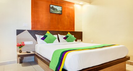 Treebo Golden Inn, 700 Mtrs From Promenade Beach Room Type - Deluxe Room with Living Area