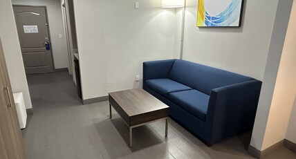 Holiday Inn Express & Suites GRANTS - MILAN Room Type - 2 Queen Suite Addl Living Area Sofa Bed