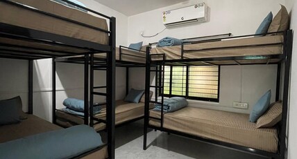 12 Monks Backpacker Resort Room Type - Bed in 6 Bed Dorm (with AC)