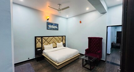 Manat Resort Room Type - Super Deluxe Room