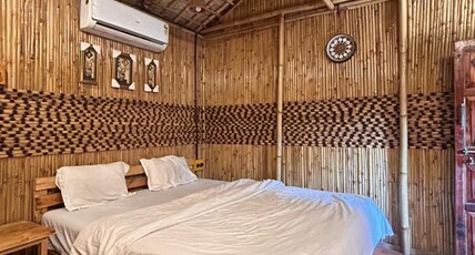 Lonavala Cottages Room Type - Bamboo House with Bathtub