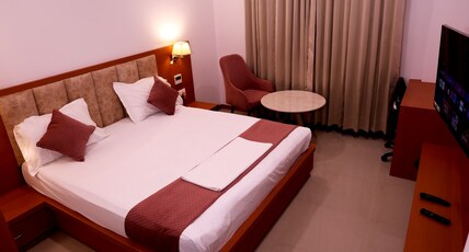 HOTEL DEEP CONTINENTAL Room Type - Executive Super Deluxe (New Wing)
