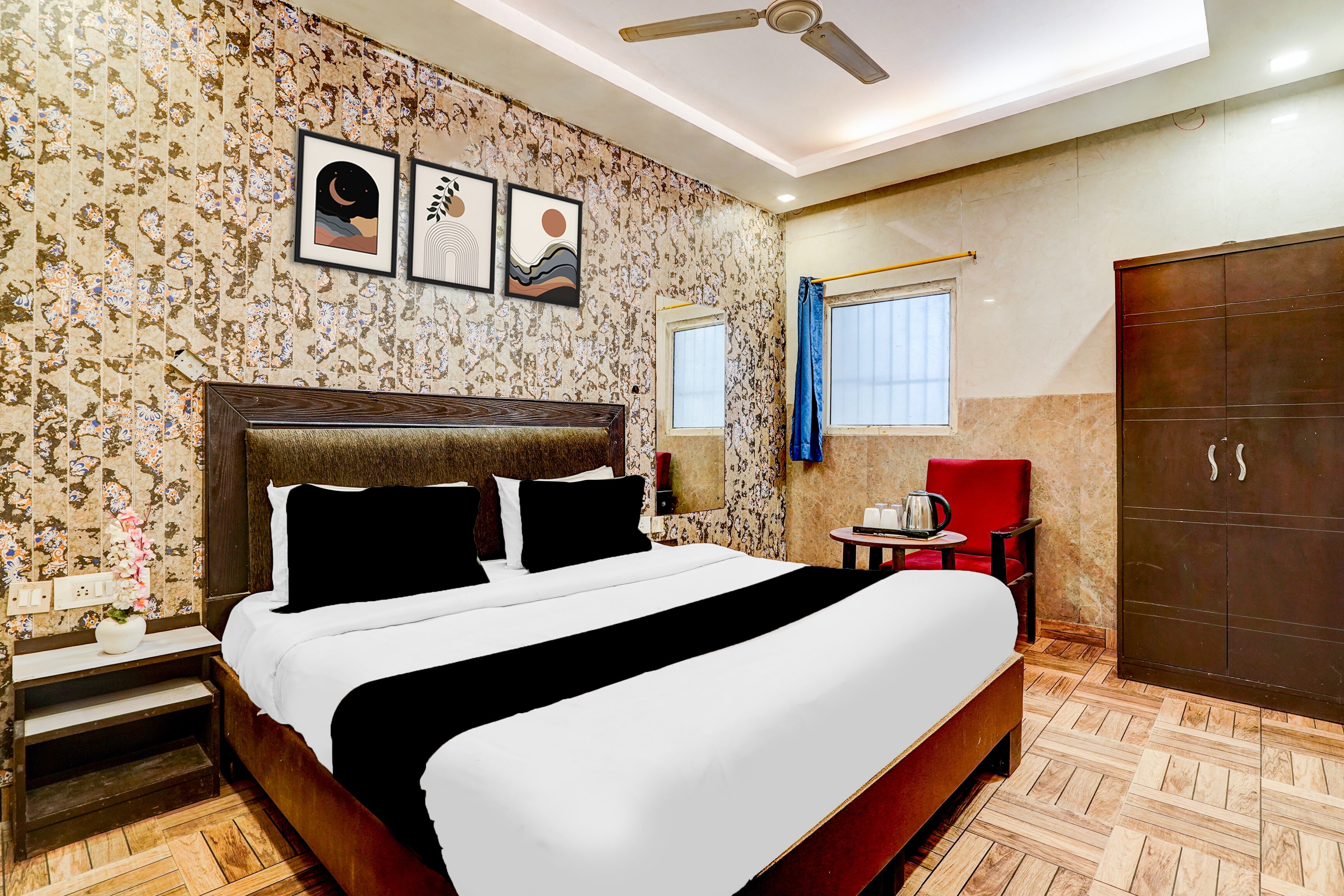 Collection O Kalka Ji Formerly Hotel Gera - Tap to explore photos