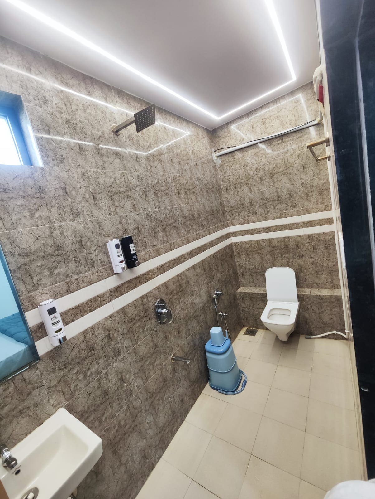 Hotel Bliss - Tap to explore photos