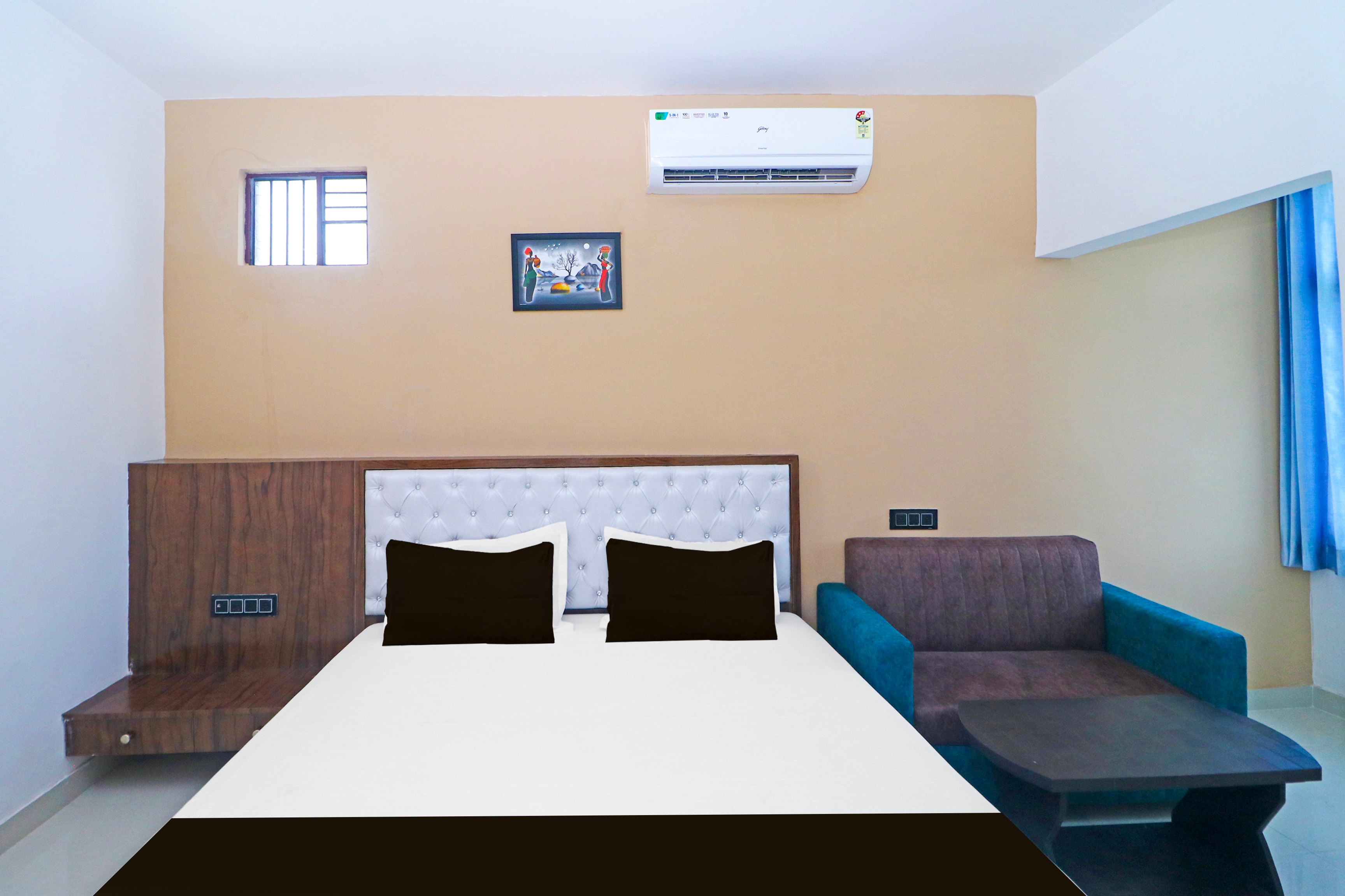 Hotel O MG International - Tap to explore photos
