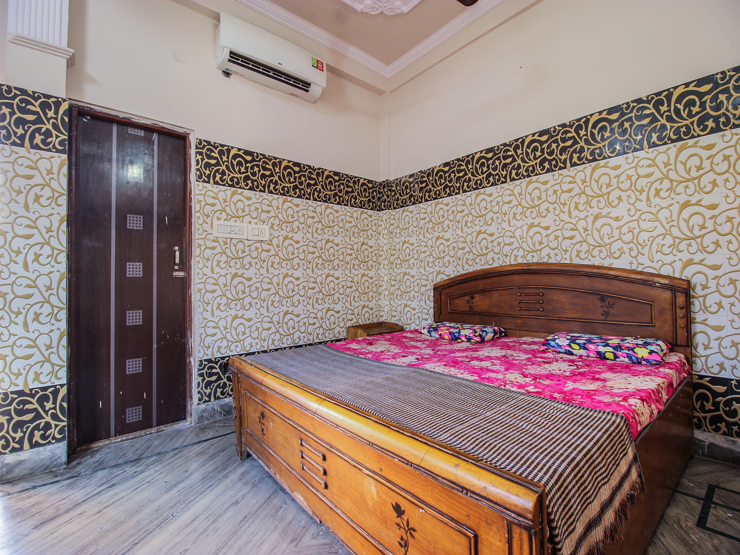 Simran Guest House - Tap to explore photos