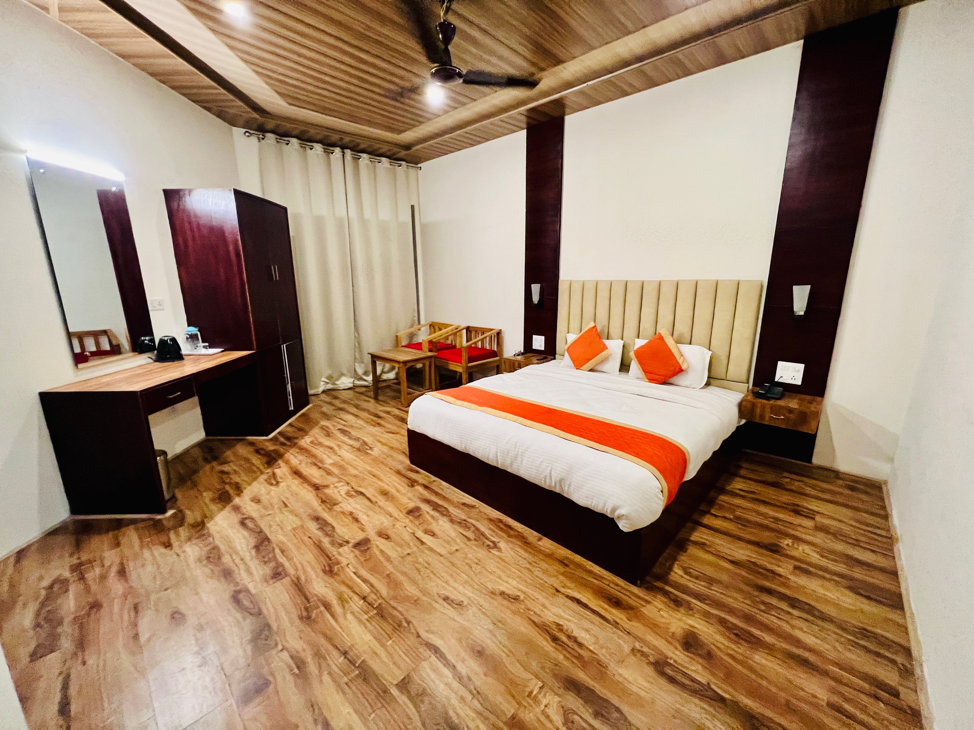 Hotel Zanang - Tap to explore photos