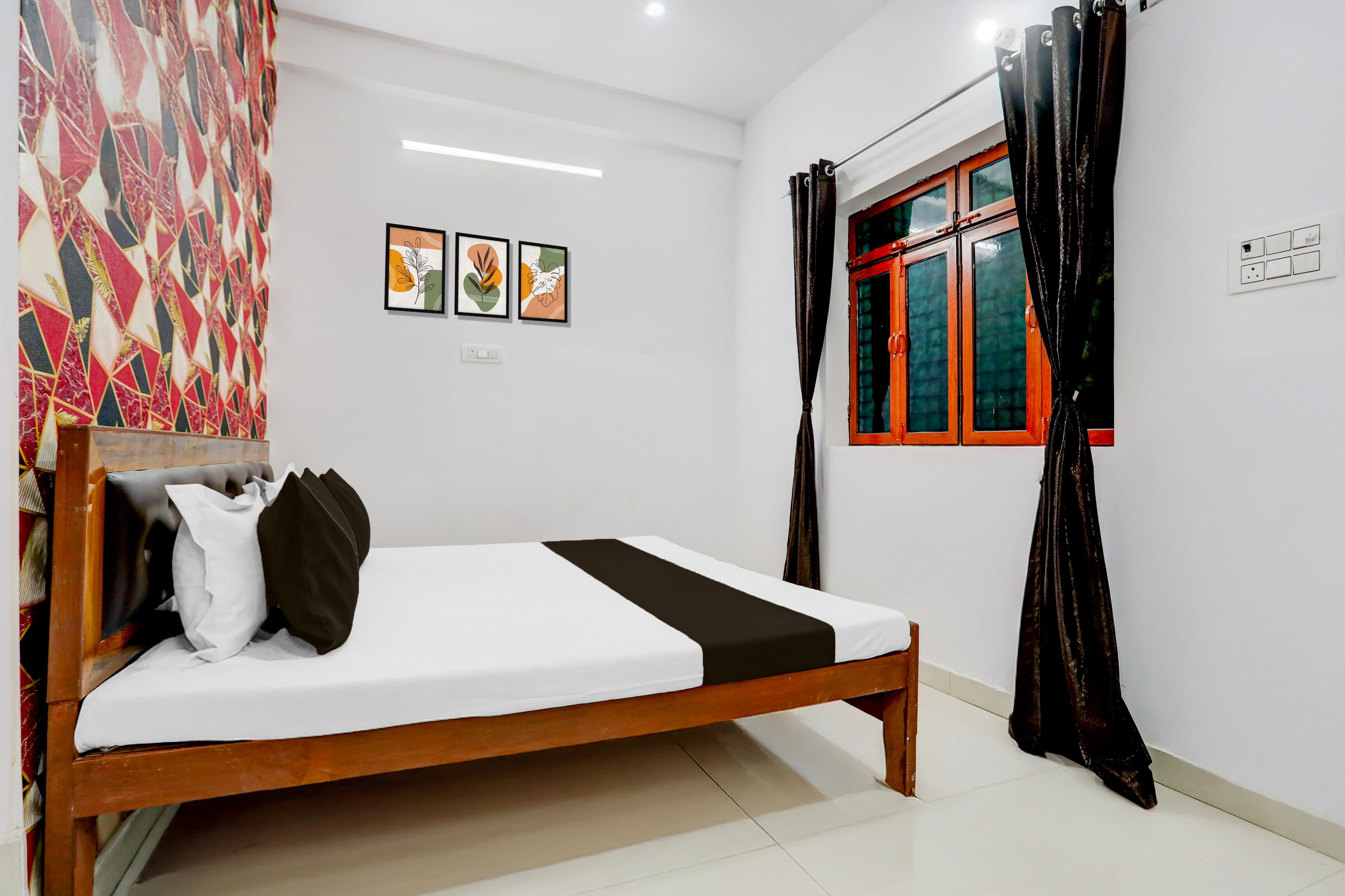 Hotel O Royal Heritage 2.0 - Tap to explore photos