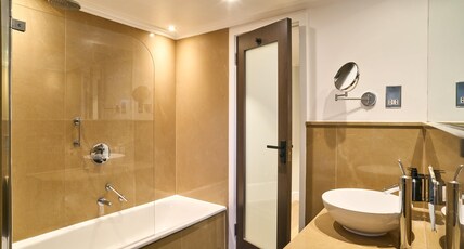 Radisson Blu Hotel, London Bloomsbury Room Type - Superior Room