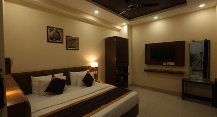 GP Hotel & Banquet Lucknow Room Type - Club Room , 24 Hrs Checkin and Checkout , 20 Percent discount on Food Bill