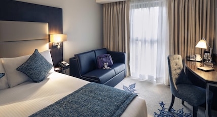 Mercure Edinburgh Haymarket Room Type - Comfort Double Rooms with sofa bed Mercure Edinburgh Haymarket Room Type - Comfort Double Rooms with sofa bed