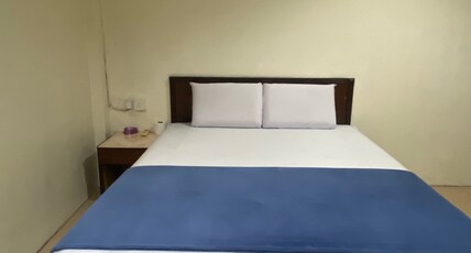 Hotel O Gold Hill Hotel Room Type - Deluxe Queen