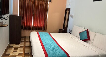 Ponmurugan Residency Room Type - Deluxe Room