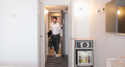 Novotel Bordeaux Lac Room Type - Executive Room with view of lake - queen-size bed and a single sofa bed