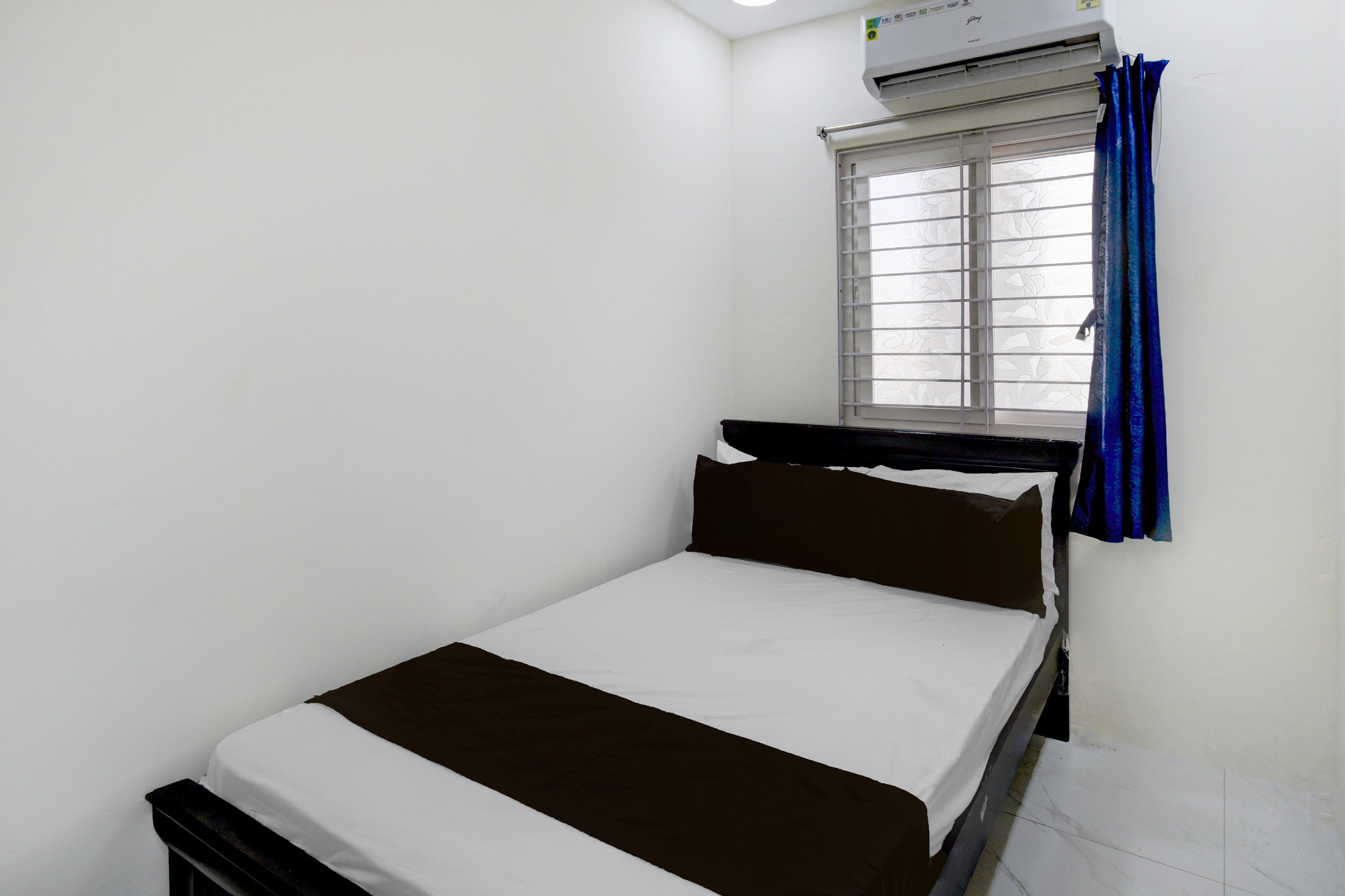 Flagship OYO Hotel RJ Residency - Tap to explore photos