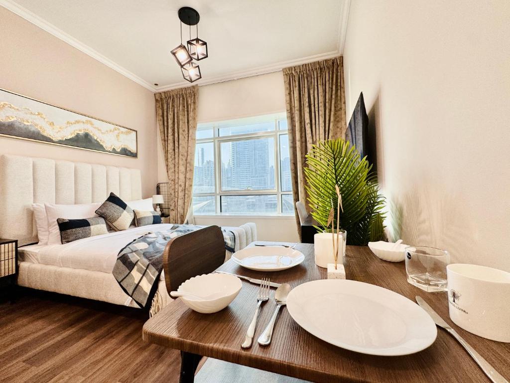 Cosmos Living Work-Friendly Studio Metro Access - Tap to explore photos